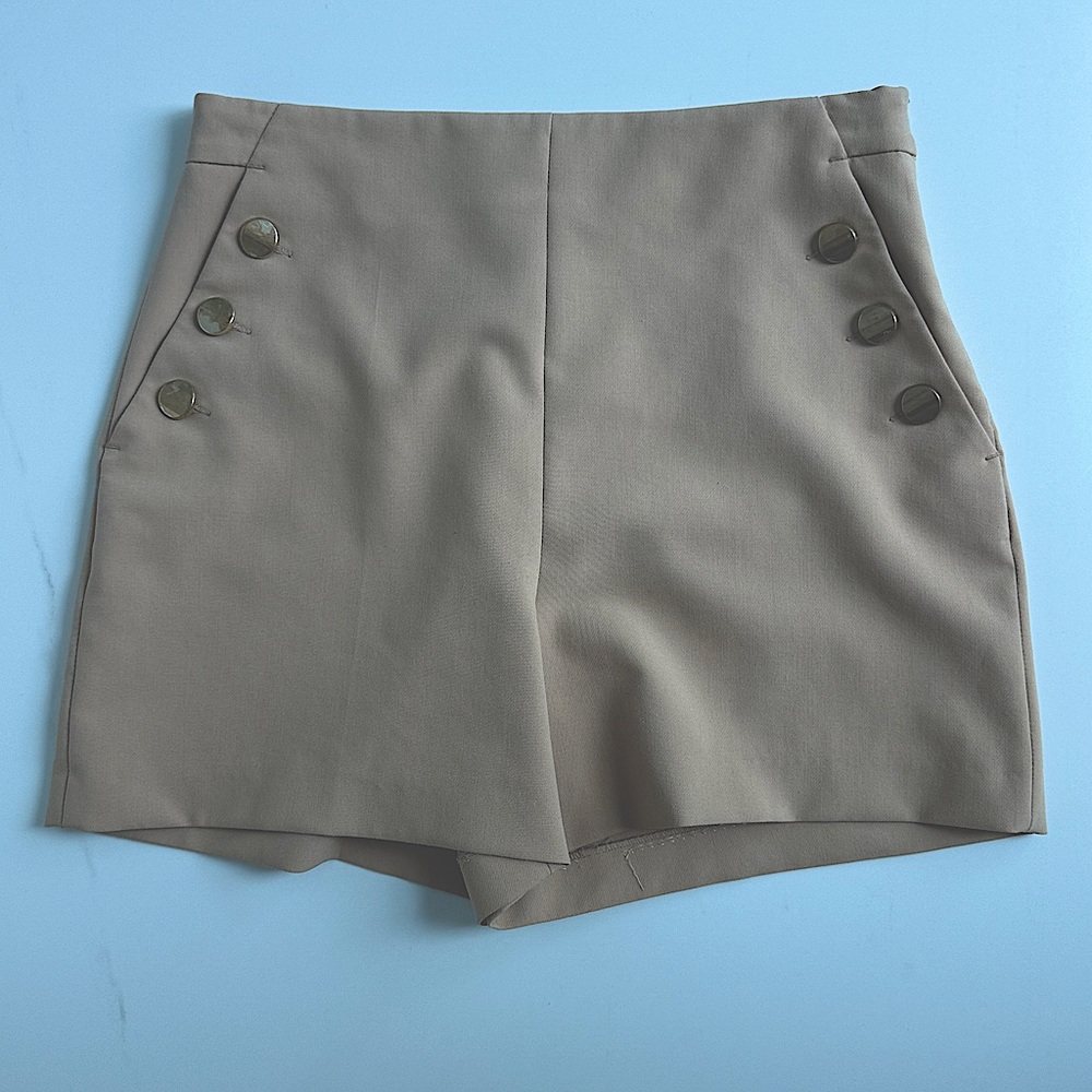Zara Womens Shorts Tan Button High Rise Stretch Sailor Style. No signs of wear